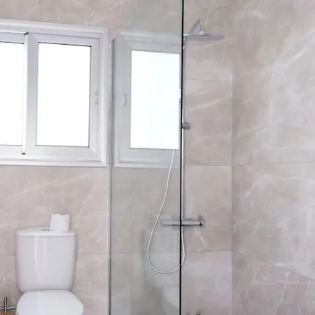 Royal Luxury Homes - 8 * Pafos